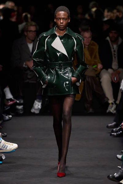Look 32